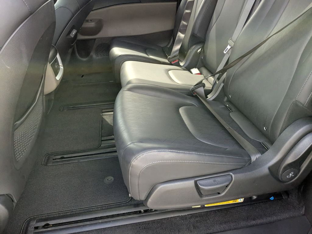 Thumbnail: 2025 Kia Carnival - 24