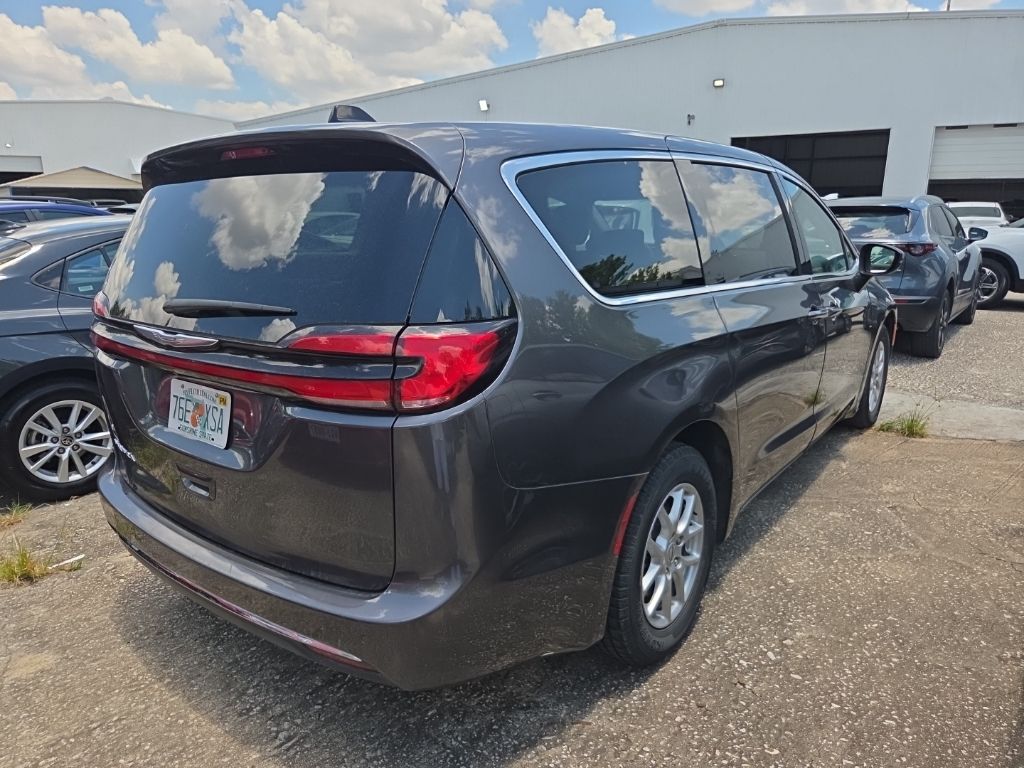Thumbnail: 2023 Chrysler Pacifica - 8