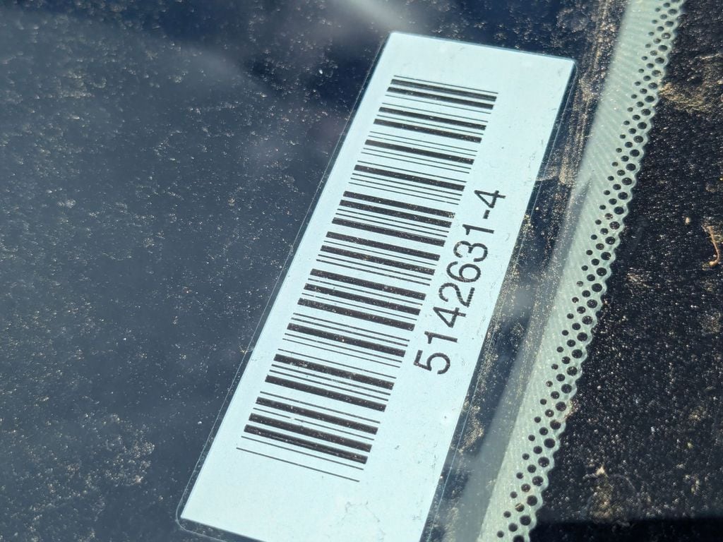 Thumbnail: 2025 Volvo S60 - 33