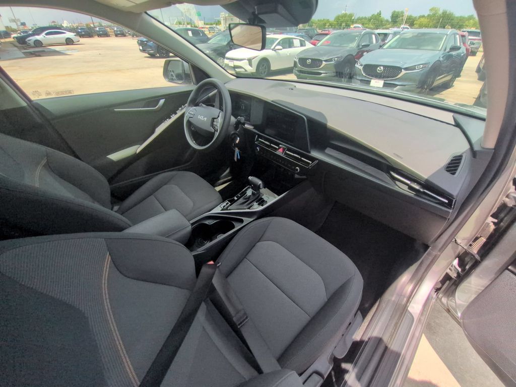 Thumbnail: 2025 Kia Niro - 30