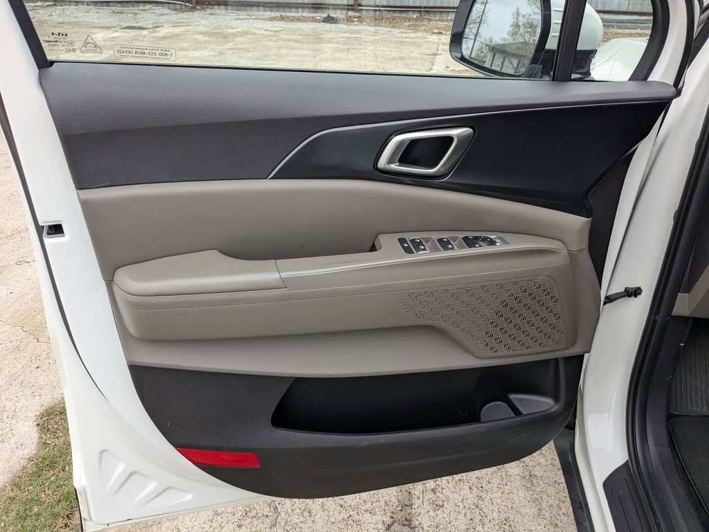 Thumbnail: 2025 Kia Carnival - 11