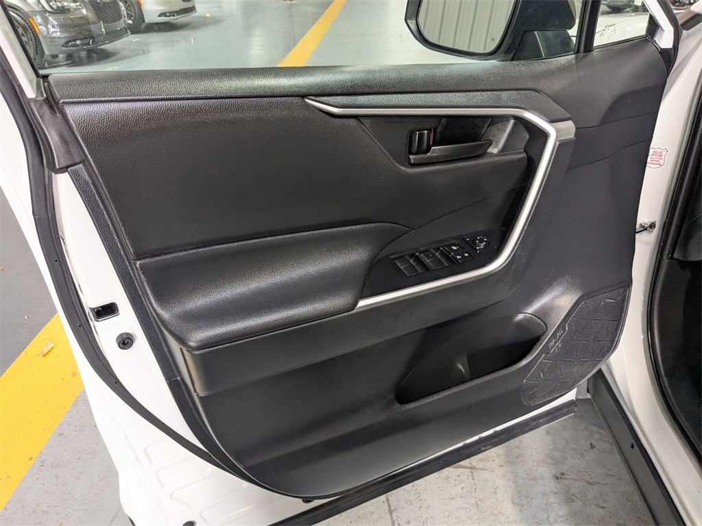 Thumbnail: 2023 Toyota RAV4 - 11