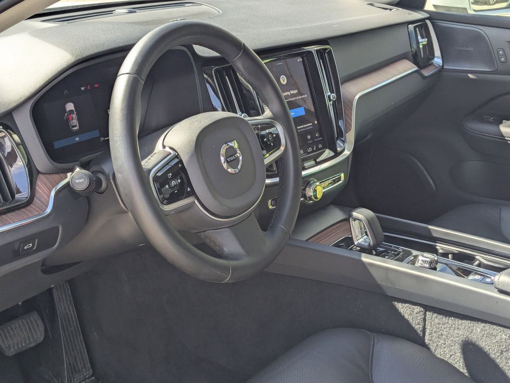 Thumbnail: 2025 Volvo S60 - 14