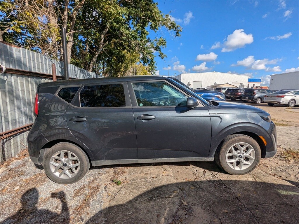2024 Kia Soul LX photo 4