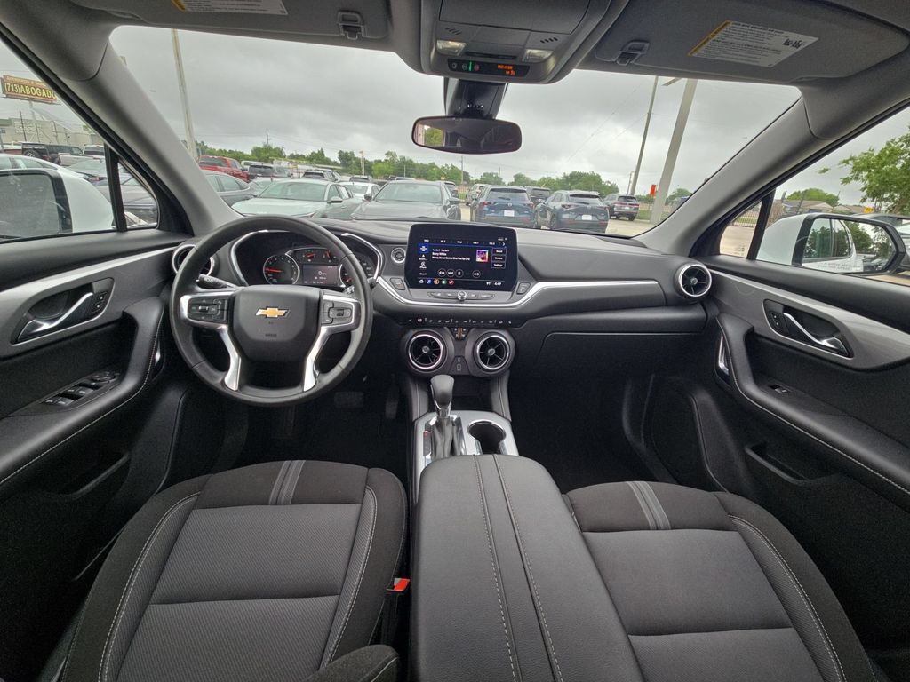 Thumbnail: 2025 Chevrolet Blazer - 25