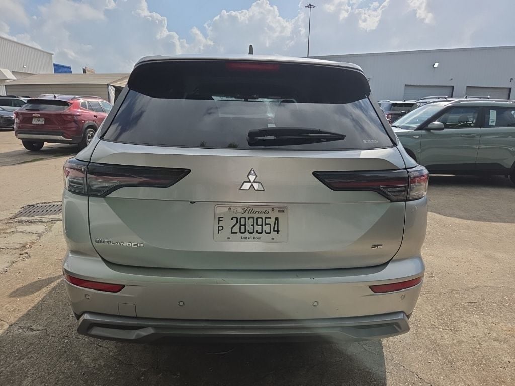 Thumbnail: 2025 Mitsubishi Outlander - 8