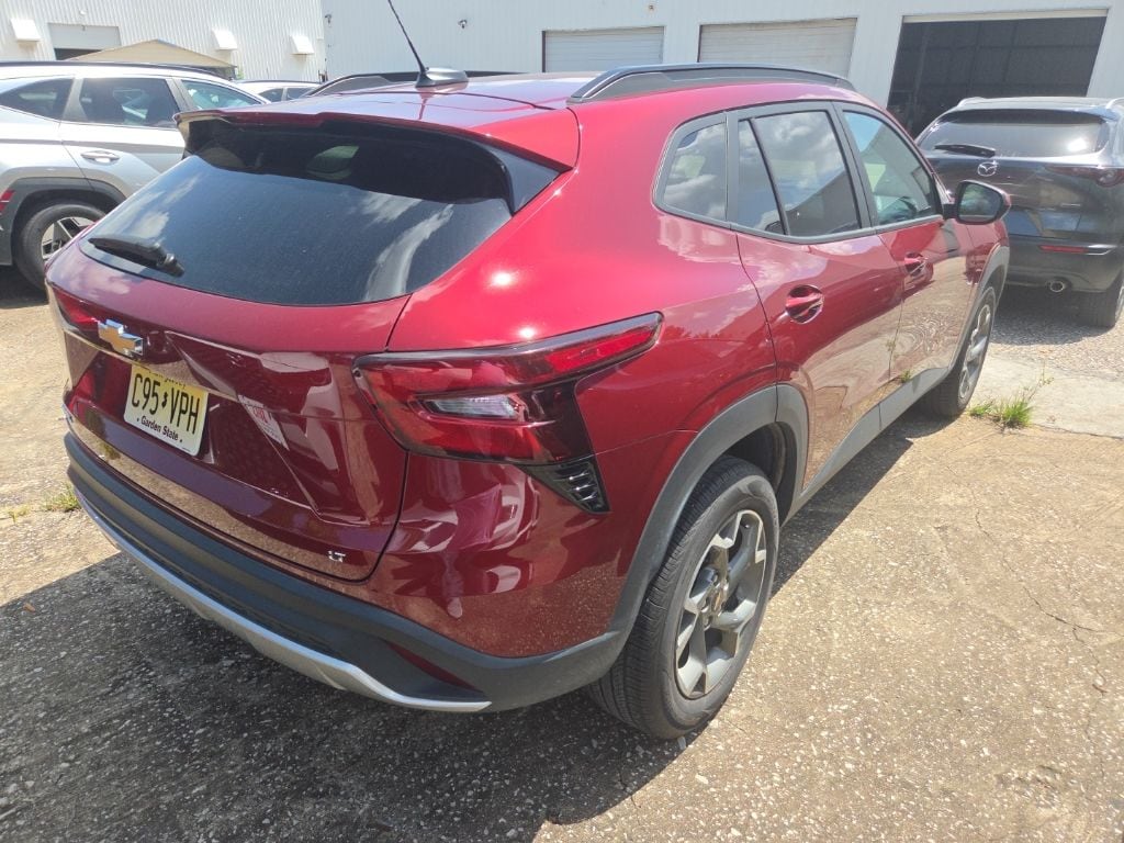 Thumbnail: 2025 Chevrolet Trax - 9