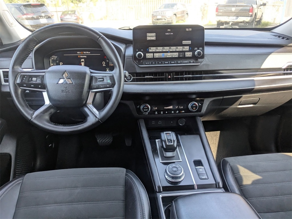 Thumbnail: 2024 Mitsubishi Outlander - 28