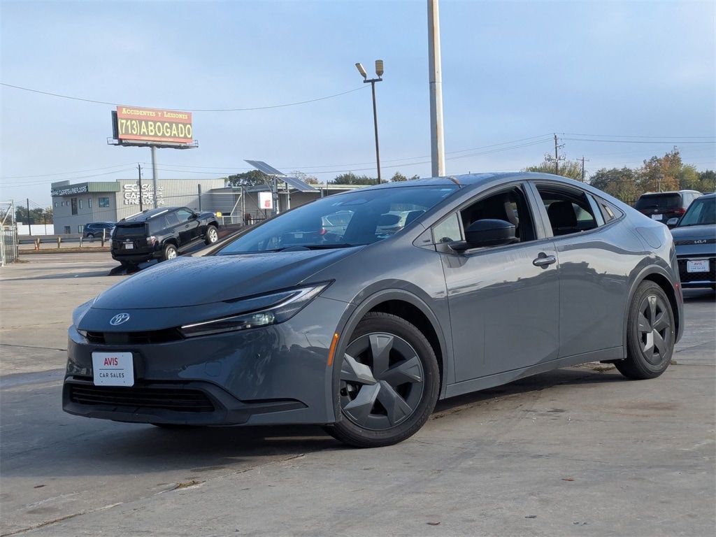 2024 Toyota Prius LE's photo