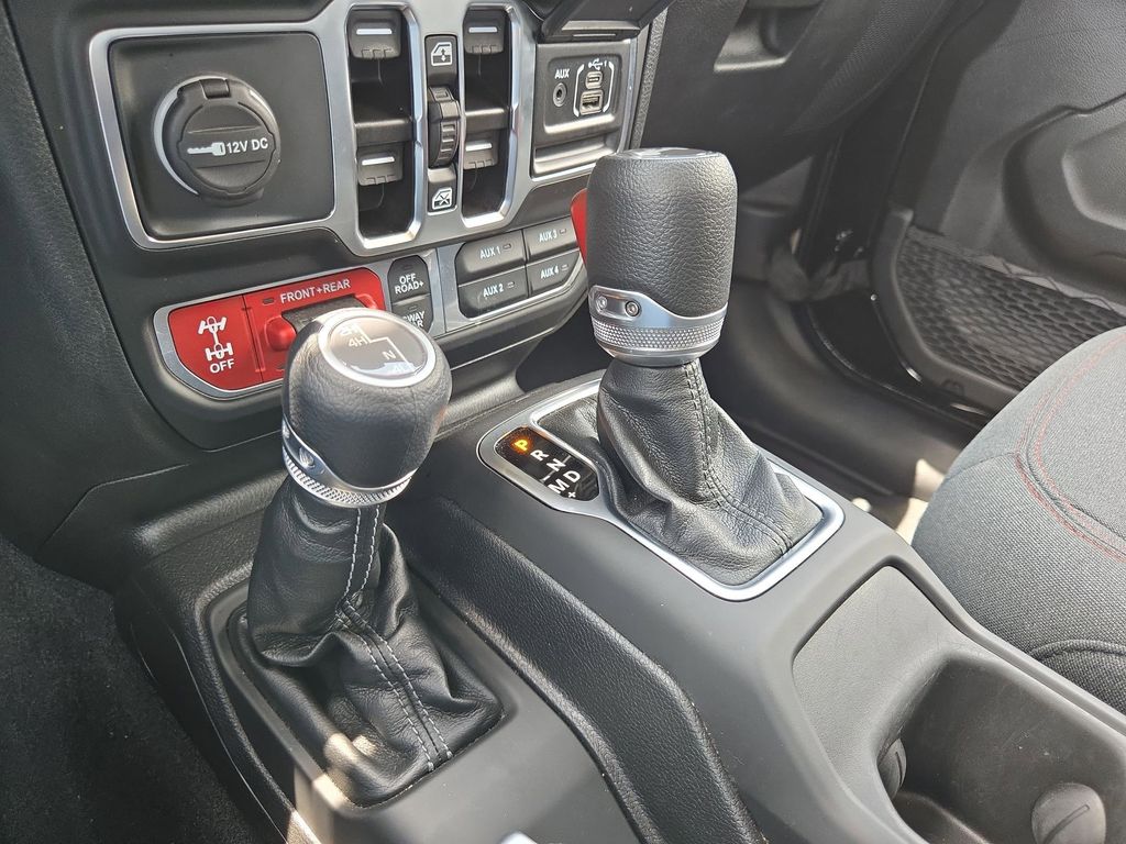 Thumbnail: 2025 Jeep Wrangler - 19