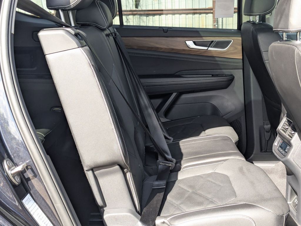 Thumbnail: 2025 Volkswagen Atlas - 30