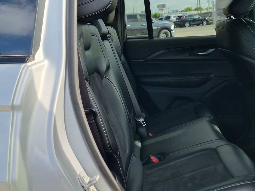 Thumbnail: 2025 Jeep Grand Cherokee - 25