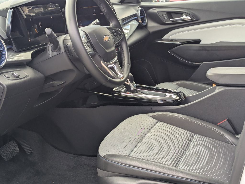 Thumbnail: 2025 Chevrolet Trax - 23