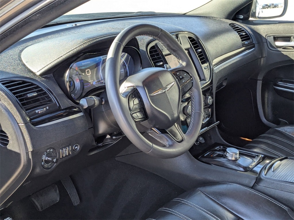 Thumbnail: 2023 Chrysler 300 - 10