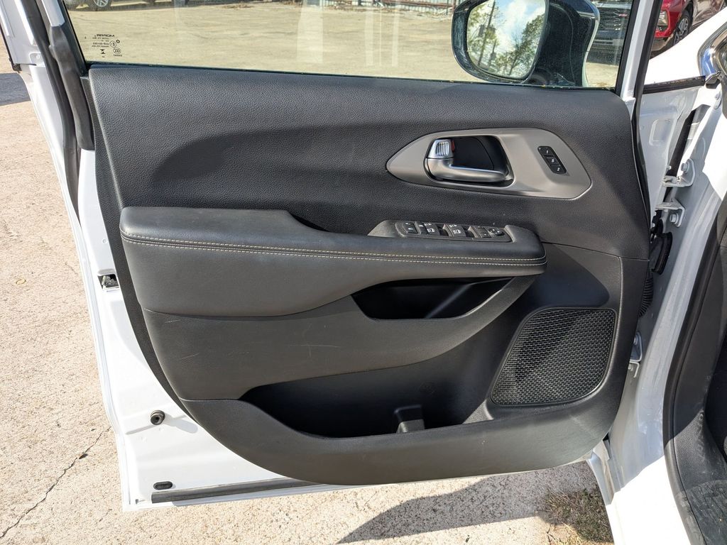 Thumbnail: 2025 Chrysler Pacifica - 7