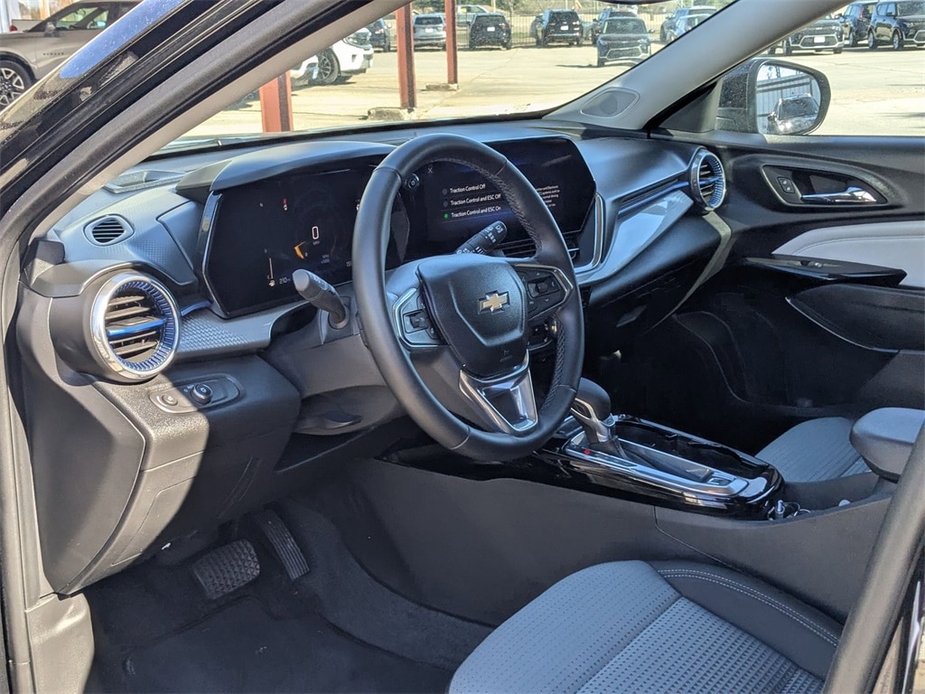 Thumbnail: 2025 Chevrolet Trax - 14