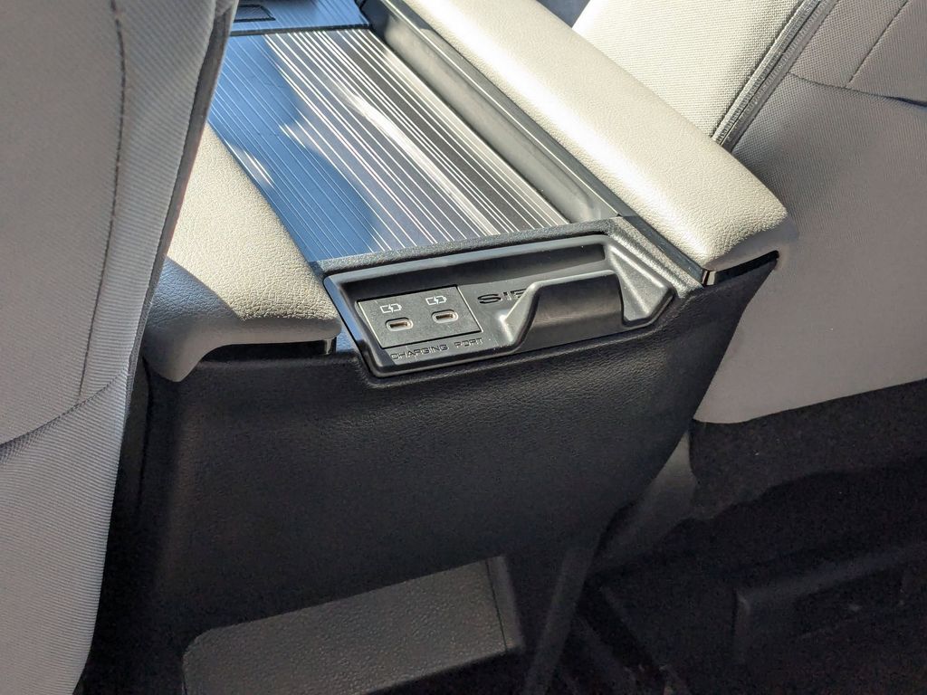 Thumbnail: 2025 Toyota Sienna - 25