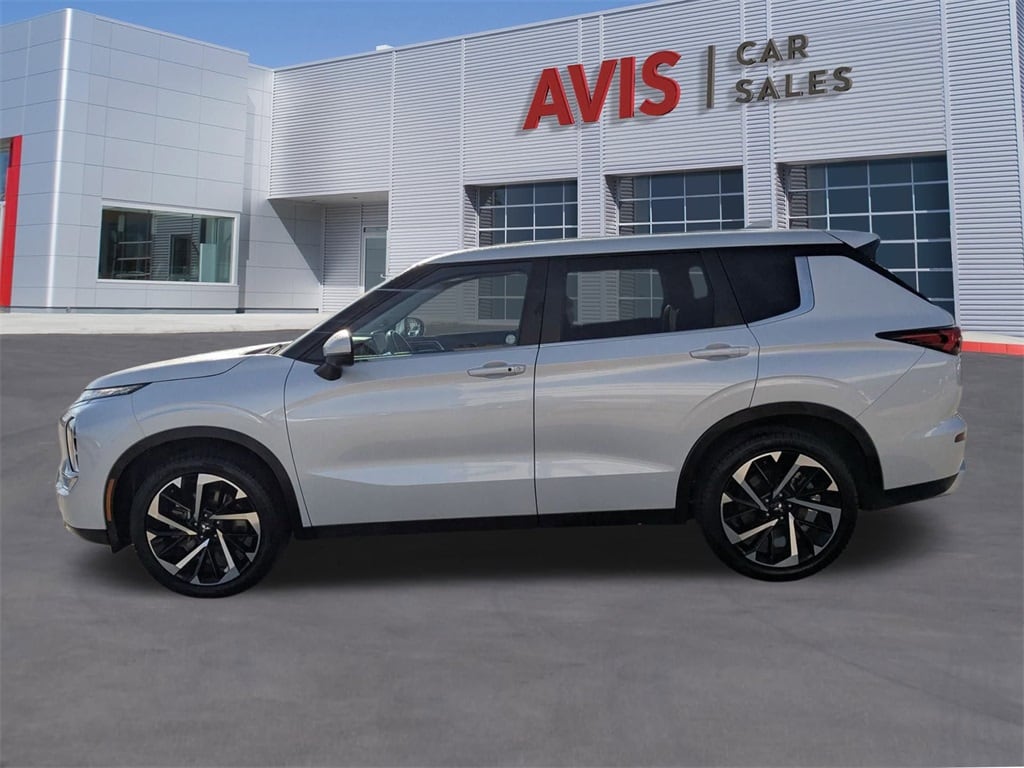 Thumbnail: 2024 Mitsubishi Outlander - 10