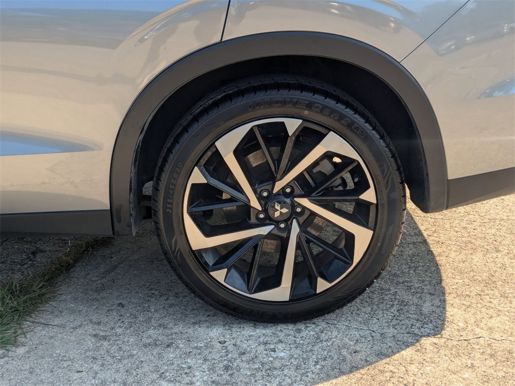 Thumbnail: 2024 Mitsubishi Outlander - 36