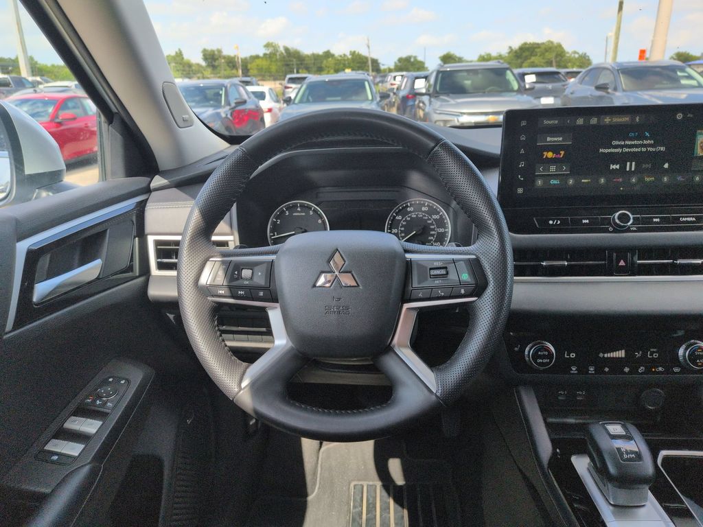 Thumbnail: 2025 Mitsubishi Outlander - 22