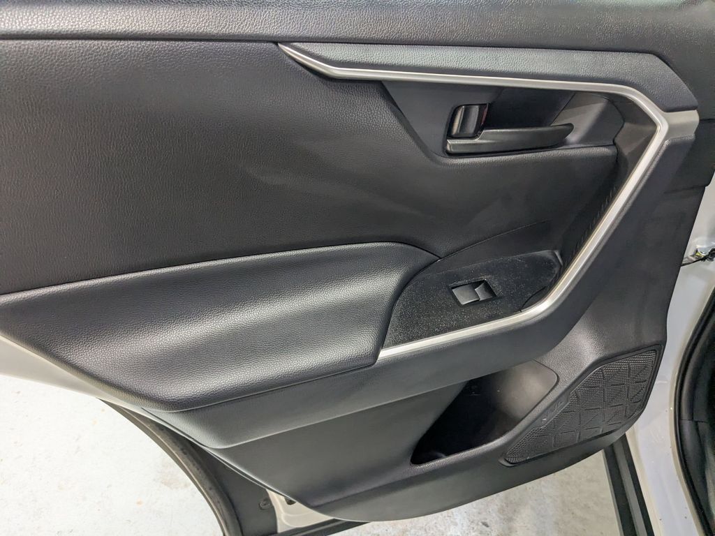 Thumbnail: 2025 Toyota RAV4 - 24