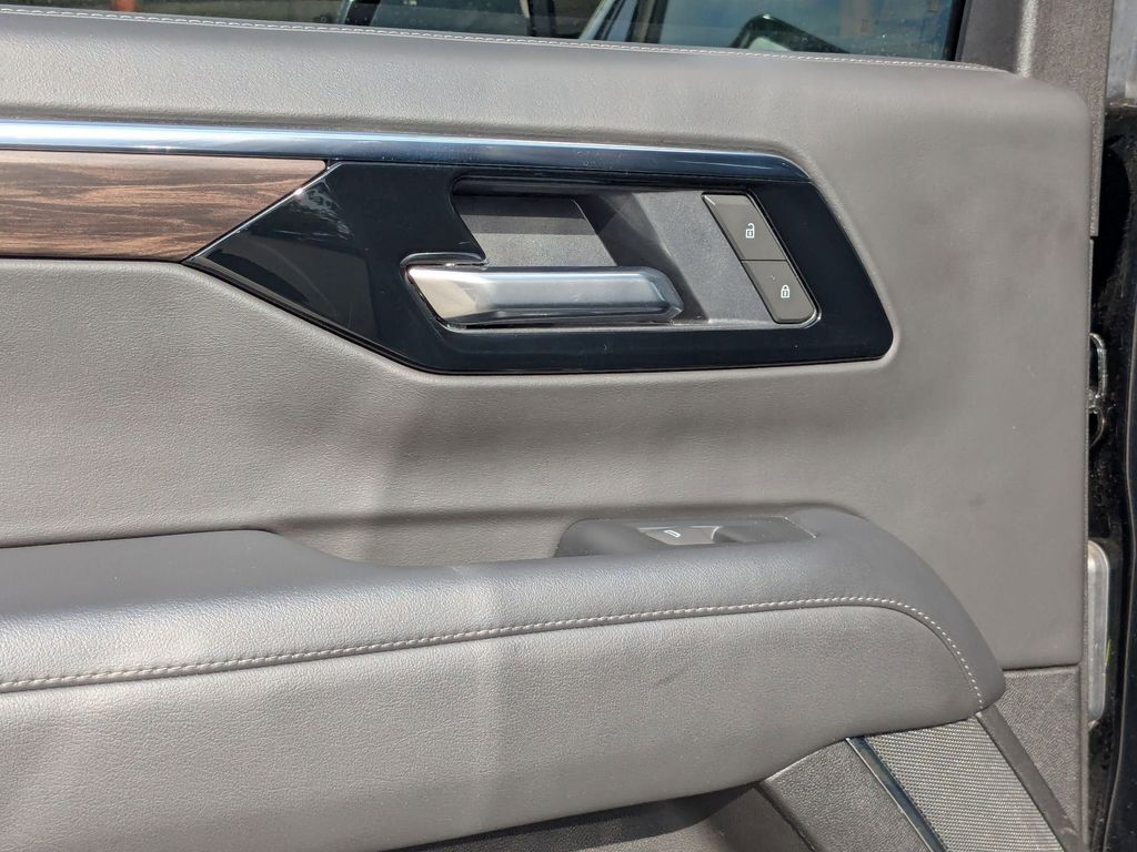 Thumbnail: 2025 Chevrolet Suburban - 22