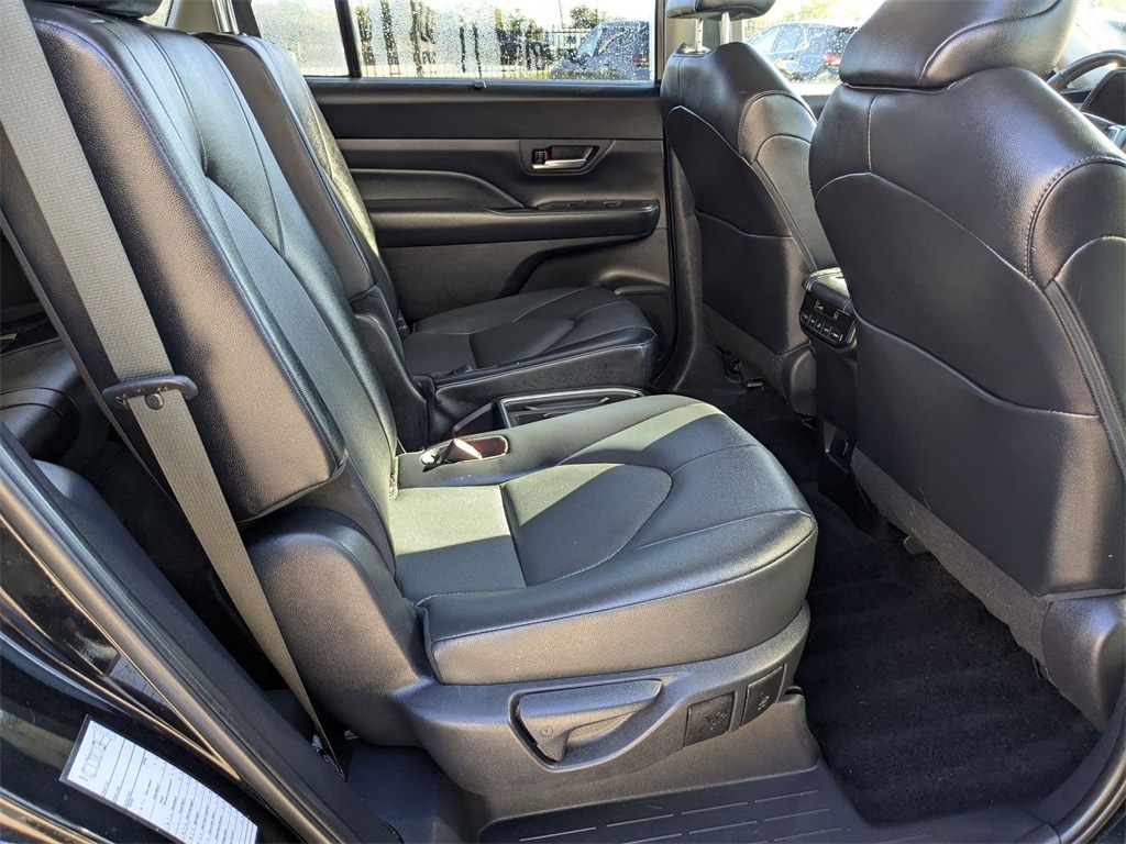 Thumbnail: 2025 Toyota Grand Highlander - 32
