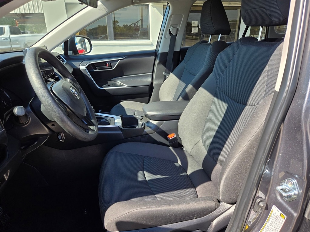 Thumbnail: 2025 Toyota RAV4 - 15