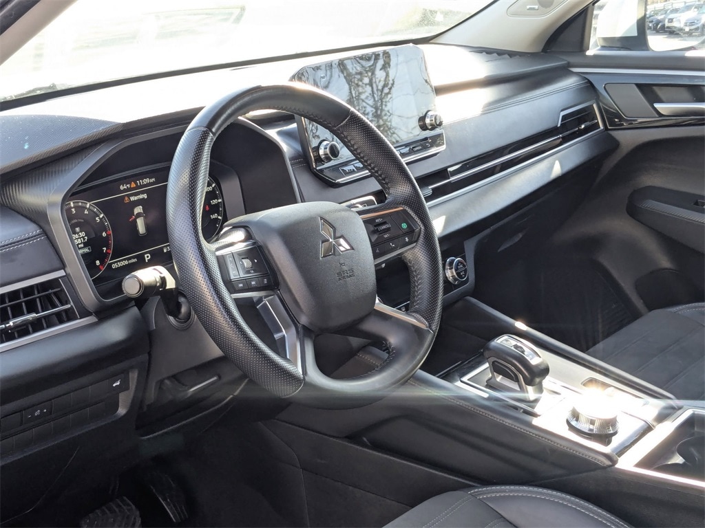 Thumbnail: 2024 Mitsubishi Outlander - 14