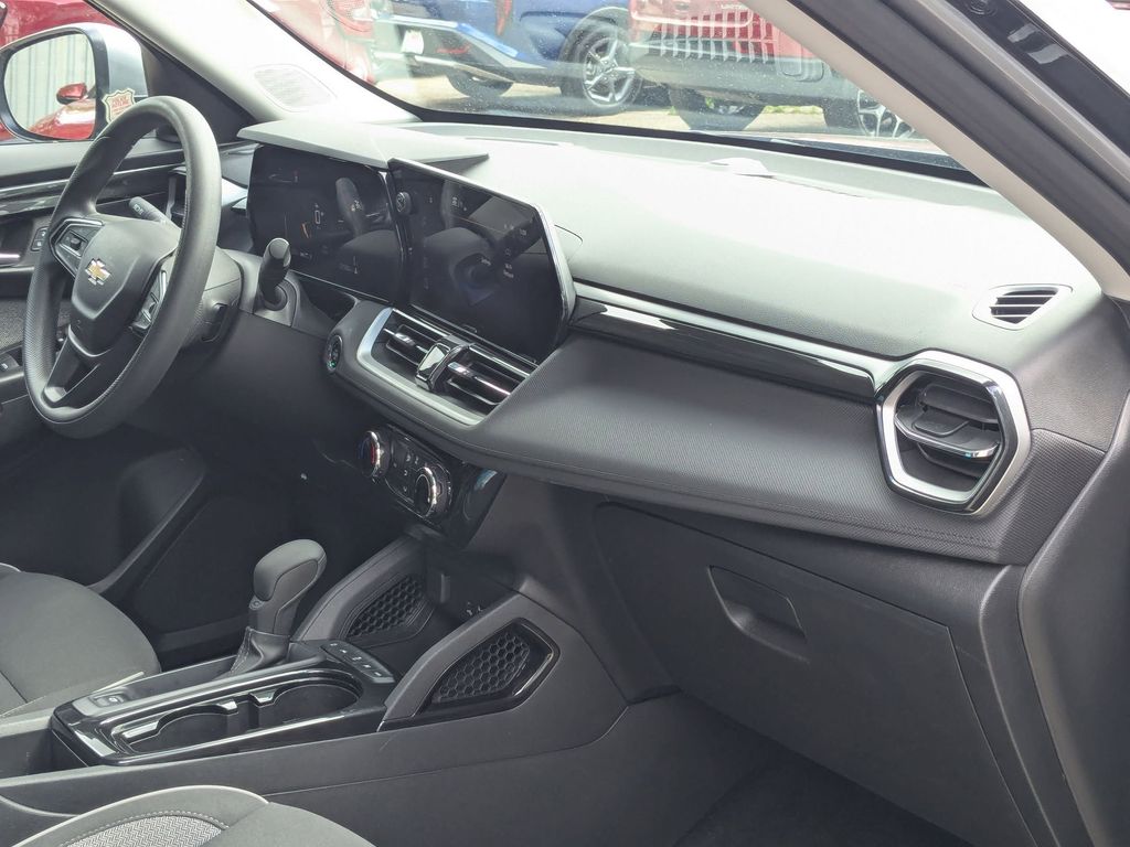 Thumbnail: 2025 Chevrolet TrailBlazer - 27