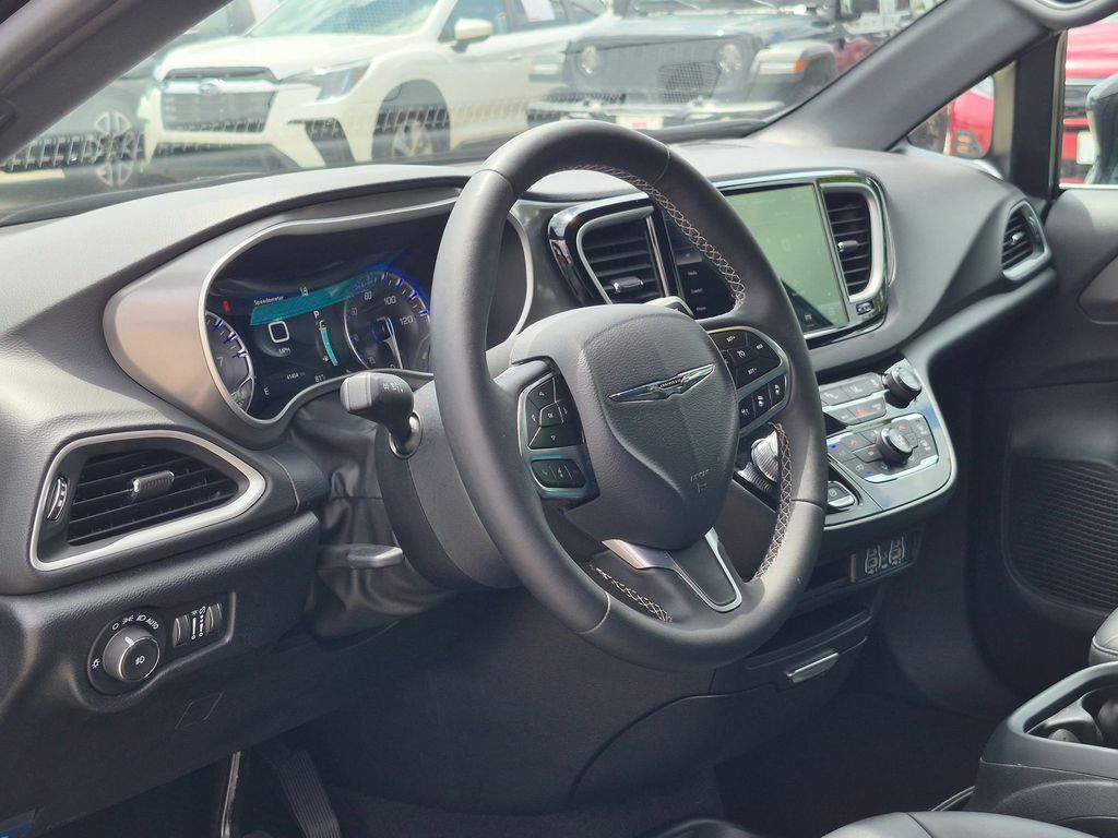 Thumbnail: 2025 Chrysler Pacifica - 14