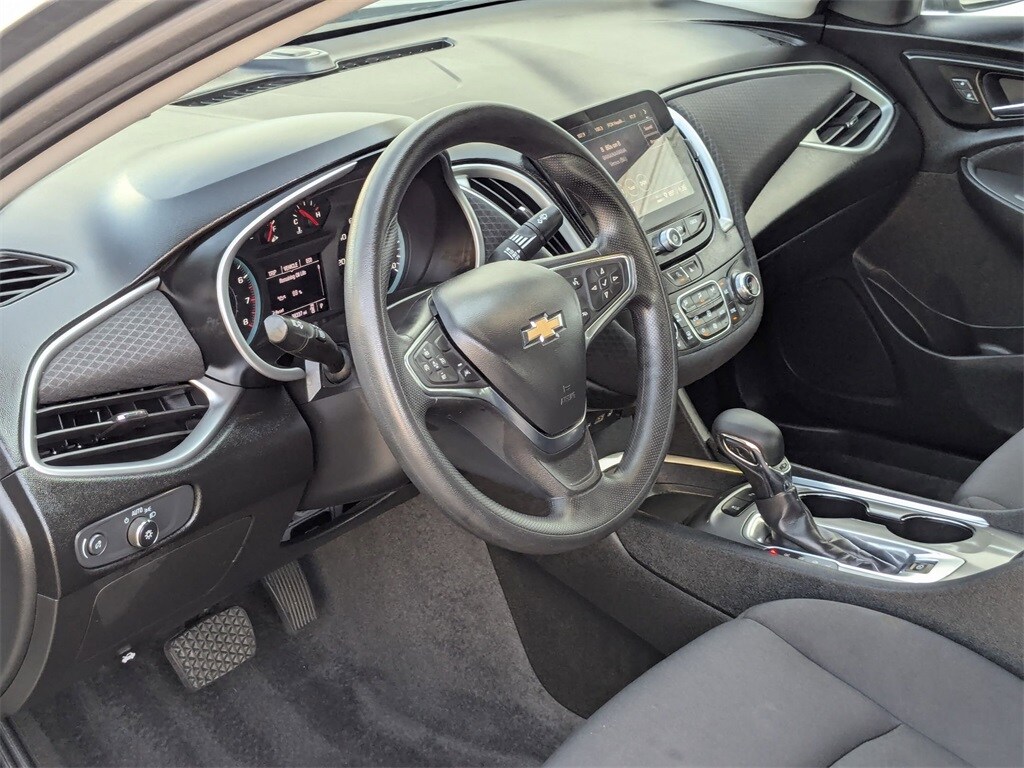 2024 Chevrolet Malibu 1LT photo 3