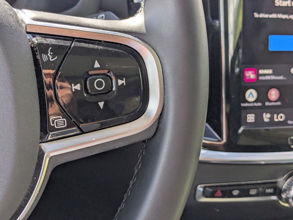 Thumbnail: 2025 Volvo S60 - 17