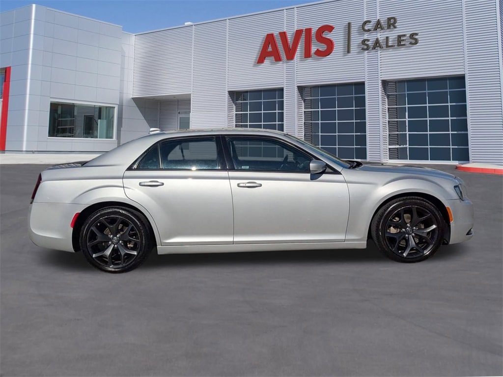 Thumbnail: 2023 Chrysler 300 - 5