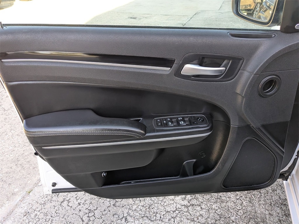 Thumbnail: 2023 Chrysler 300 - 11