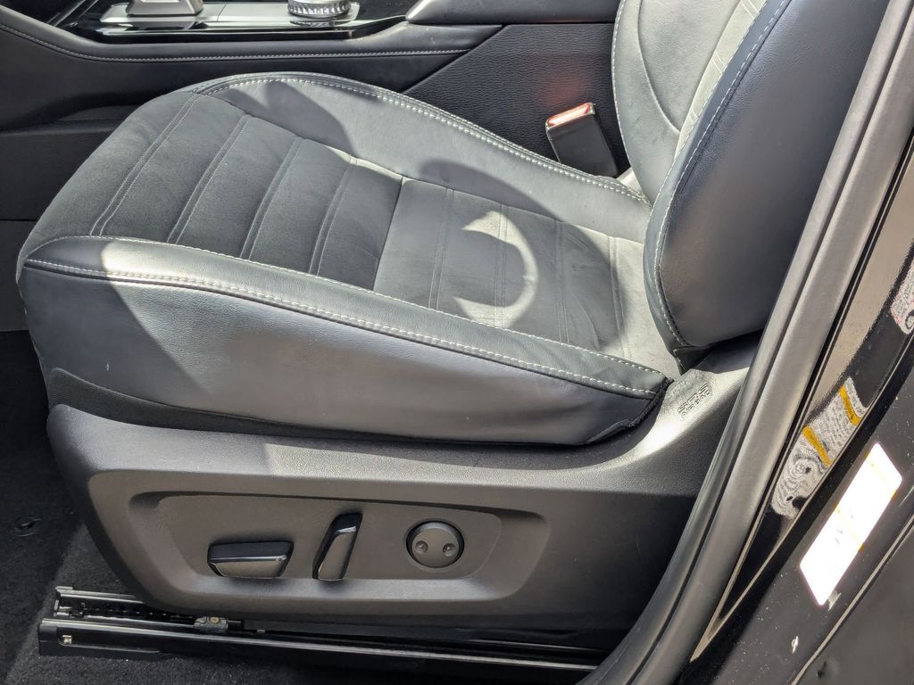 Thumbnail: 2025 Mitsubishi Outlander - 20