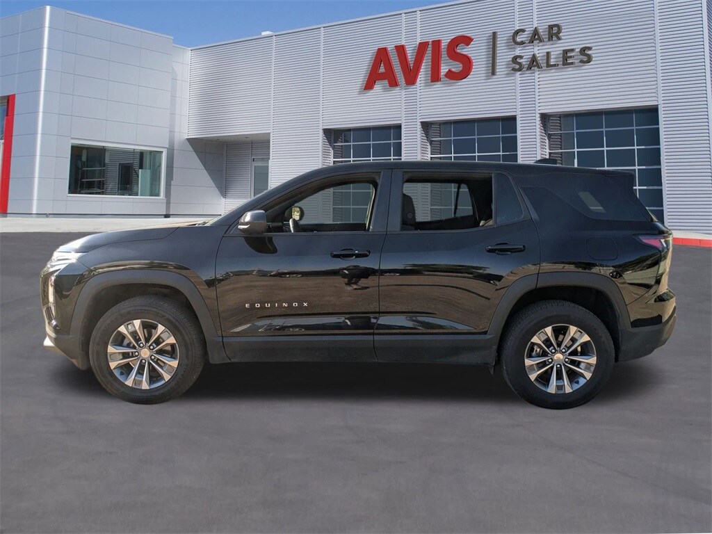 2025 Chevrolet Equinox LT photo 2