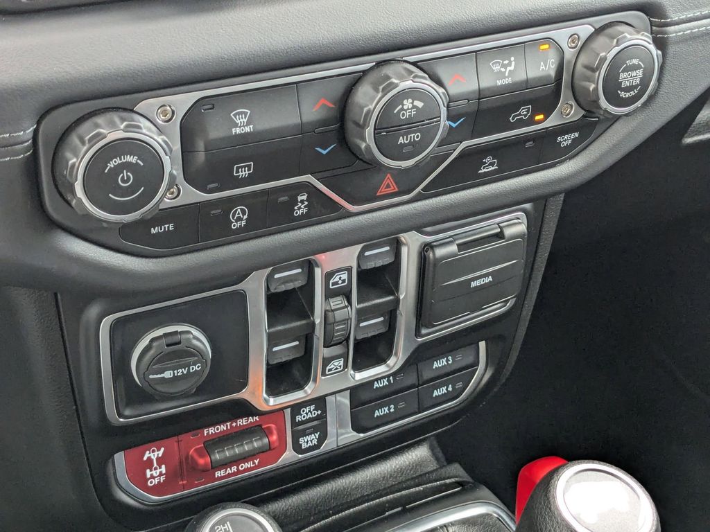 Thumbnail: 2025 Jeep Wrangler - 23