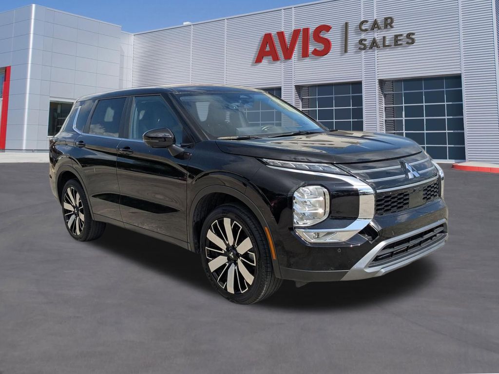 Thumbnail: 2025 Mitsubishi Outlander - 3