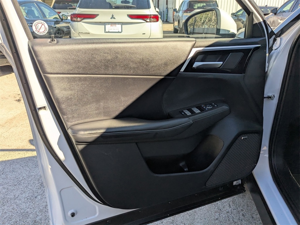 Thumbnail: 2025 Mitsubishi Outlander - 11