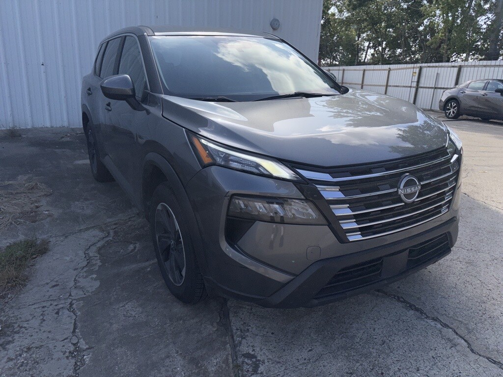 2024 Nissan Rogue SV photo 2