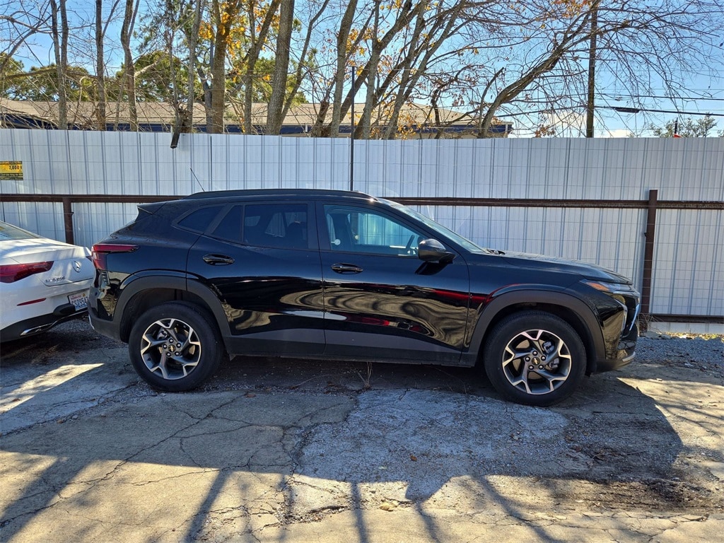 Certified 2025 Chevrolet Trax LT SUV