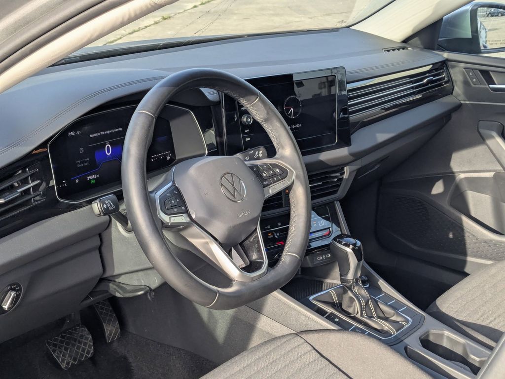 Thumbnail: 2025 Volkswagen Jetta - 14
