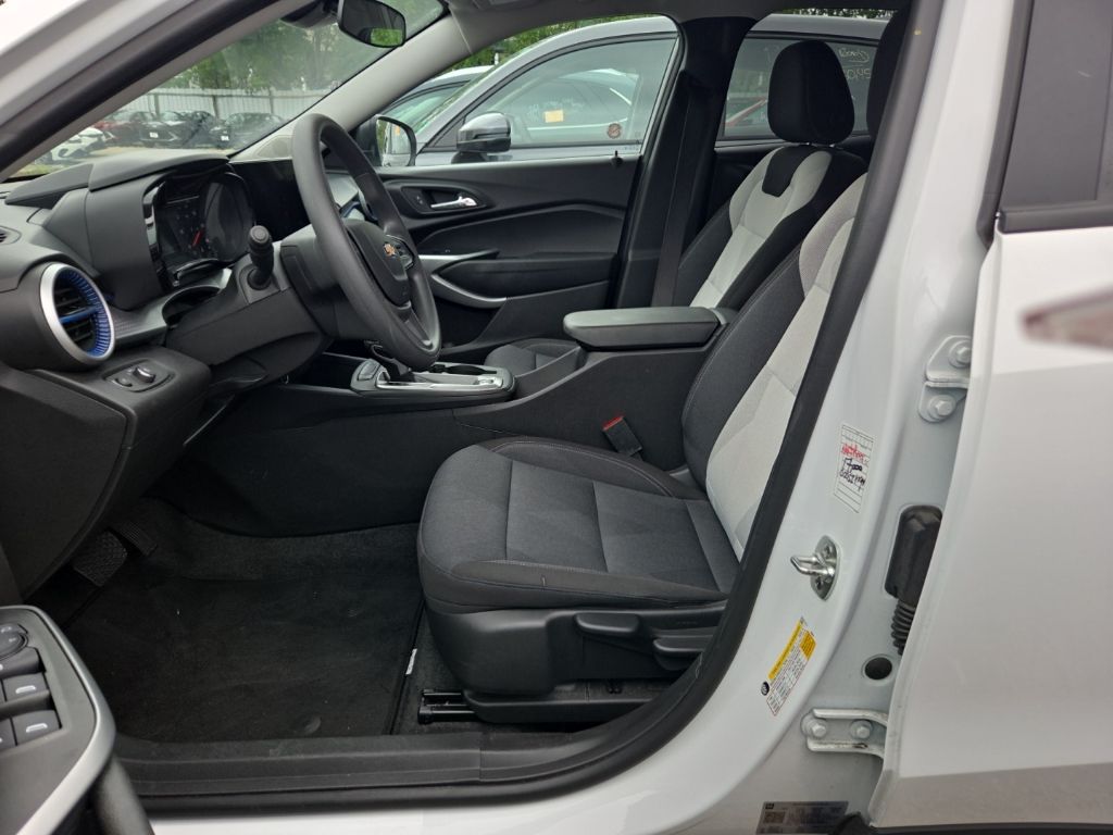 Thumbnail: 2025 Chevrolet Trax - 5