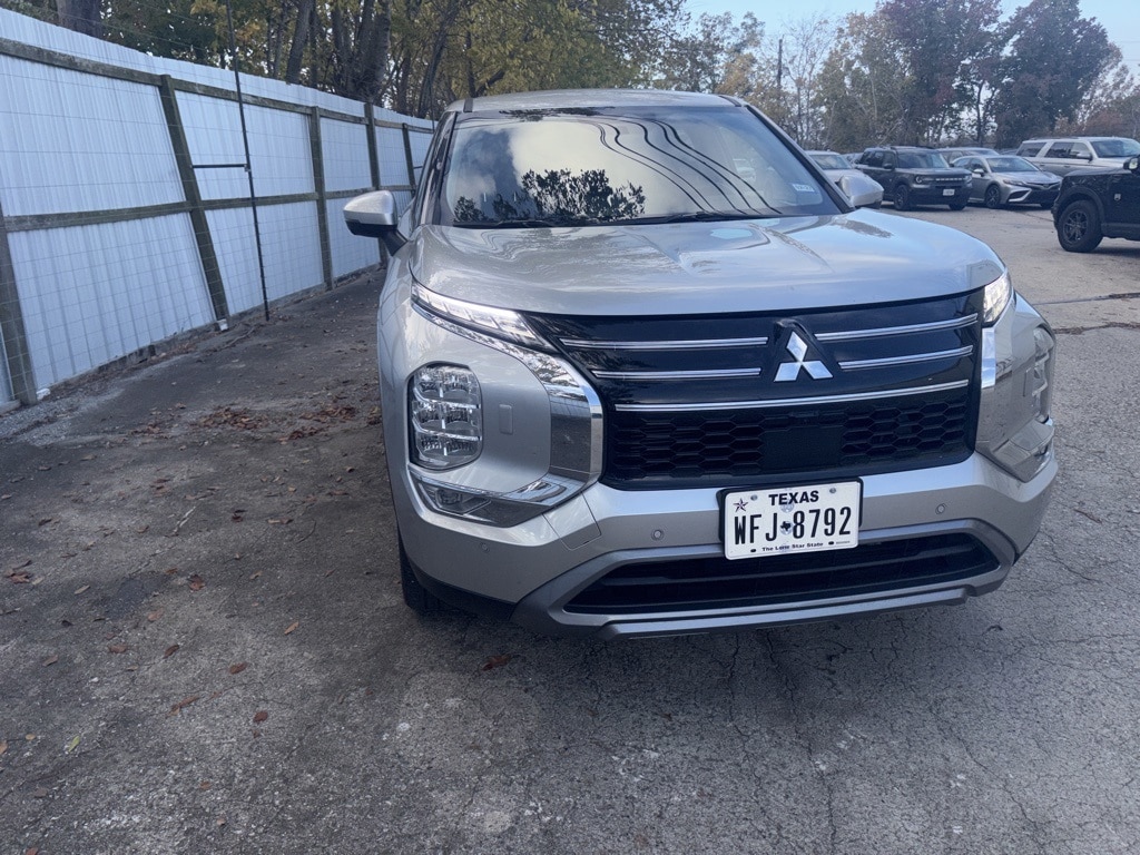 Certified 2025 Mitsubishi Outlander SE SUV
