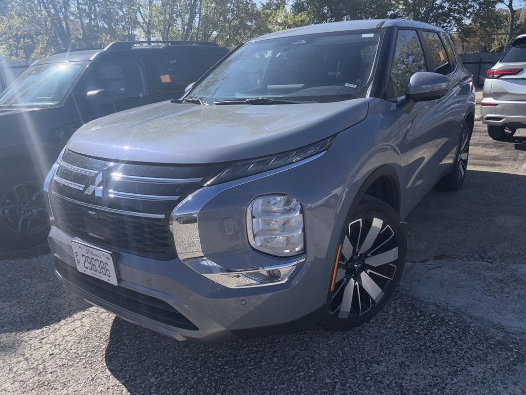 Thumbnail: 2025 Mitsubishi Outlander - 1