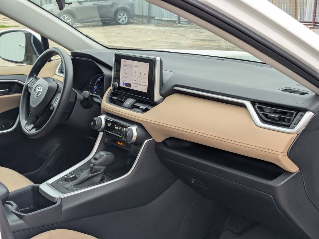 Thumbnail: 2025 Toyota RAV4 - 26