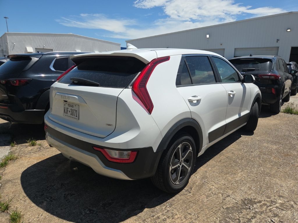 Thumbnail: 2025 Kia Niro - 9
