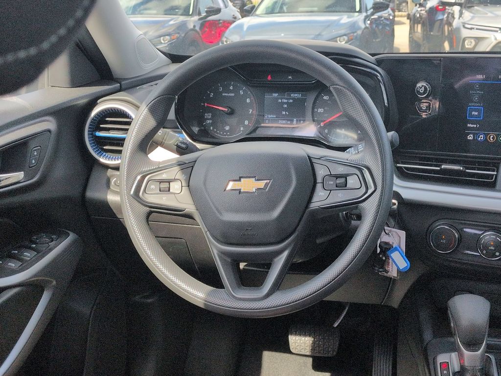 Thumbnail: 2025 Chevrolet Trax - 22