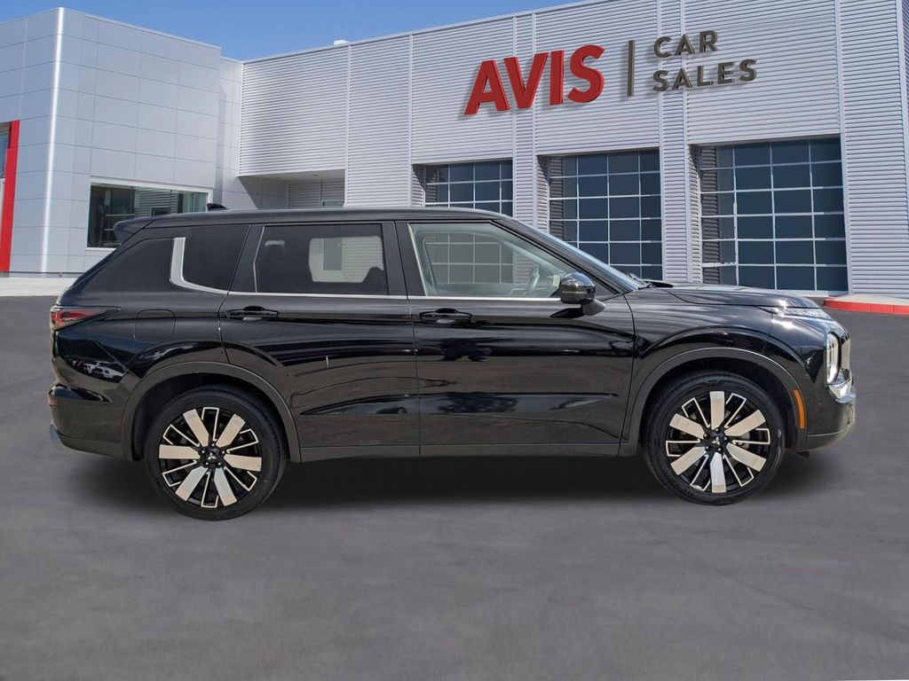 Thumbnail: 2025 Mitsubishi Outlander - 5